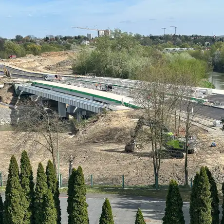 Rzeszów - Prace wykończeniowe na Moście Załęskim i roboty na skrzyżowaniu ul. Siemieńskiego z ul. Maczka [kwiecień 2025] - fot 7