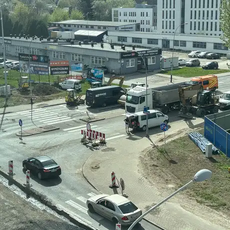 Rzeszów - Prace wykończeniowe na Moście Załęskim i roboty na skrzyżowaniu ul. Siemieńskiego z ul. Maczka [kwiecień 2025] - fot 5