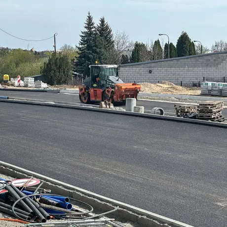Rzeszów - Prace wykończeniowe na Moście Załęskim i roboty na skrzyżowaniu ul. Siemieńskiego z ul. Maczka [kwiecień 2025] - fot 17
