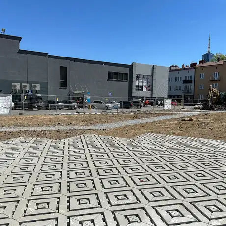 Rzeszów - Budowa ogrodu kieszonkowego przy Estradzie Rzeszowskiej [kwiecień 2025] - fot 17