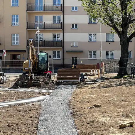 Rzeszów - Budowa ogrodu kieszonkowego przy Estradzie Rzeszowskiej [kwiecień 2025] - fot 15