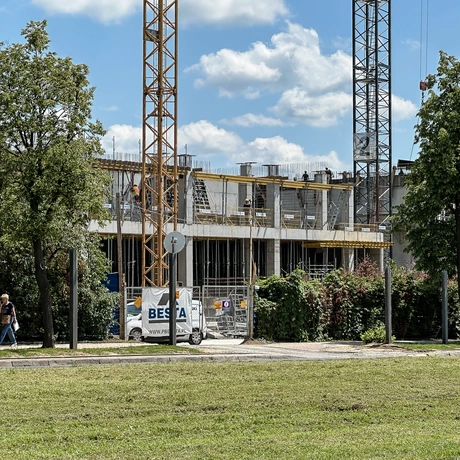 Rzeszów - Budowa wieżowca przy rondzie Pobitno w Rzeszowie [czerwiec 2025] - fot 19