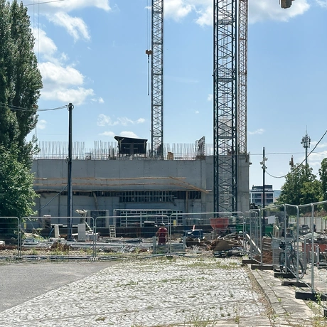 Rzeszów - Budowa wieżowca przy rondzie Pobitno w Rzeszowie [czerwiec 2025] - fot 21