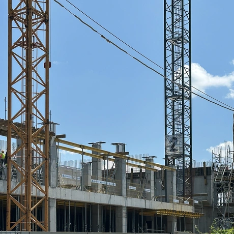 Rzeszów - Budowa wieżowca przy rondzie Pobitno w Rzeszowie [czerwiec 2025] - fot 23