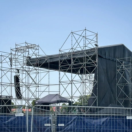 Rzeszów - KultURalia 2025. Budowa miasteczka studenckiego i wielkiej sceny koncertowej - fot 2