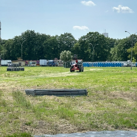 Rzeszów - KultURalia 2025. Budowa miasteczka studenckiego i wielkiej sceny koncertowej - fot 9