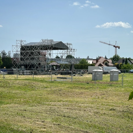 Rzeszów - KultURalia 2025. Budowa miasteczka studenckiego i wielkiej sceny koncertowej - fot 15