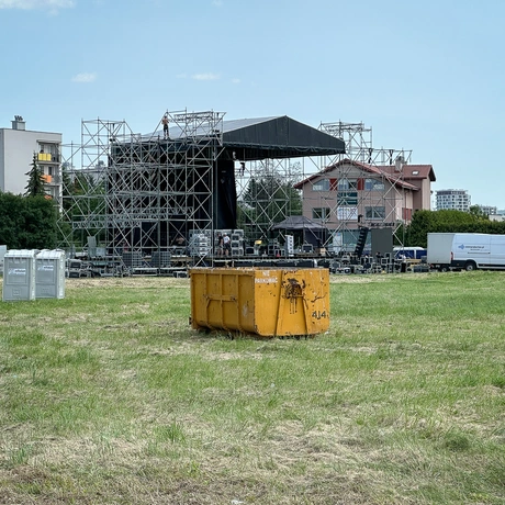 Rzeszów - KultURalia 2025. Budowa miasteczka studenckiego i wielkiej sceny koncertowej - fot 17