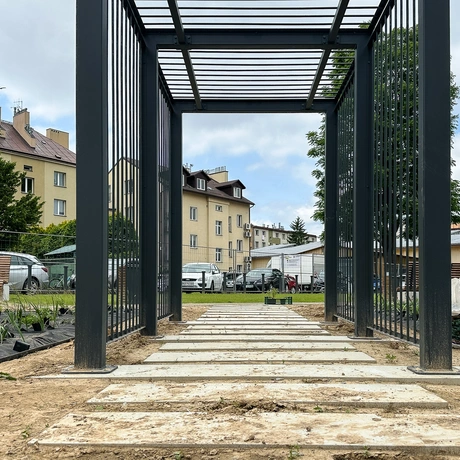 Rzeszów - Budowa ogrodu kieszonkowego w centrum Rzeszowa, przy ul. Jagiellońskiej [czerwiec 2025] - fot 2