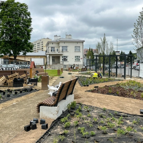 Rzeszów - Budowa ogrodu kieszonkowego w centrum Rzeszowa, przy ul. Jagiellońskiej [czerwiec 2025] - fot 4