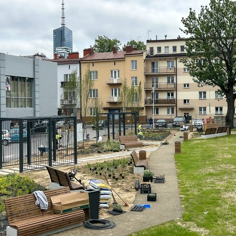 Rzeszów - Budowa ogrodu kieszonkowego w centrum Rzeszowa, przy ul. Jagiellońskiej [czerwiec 2025] - fot 9