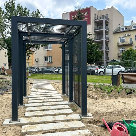 Rzeszów - Budowa ogrodu kieszonkowego w centrum Rzeszowa, przy ul. Jagiellońskiej [czerwiec 2025] - fot 15