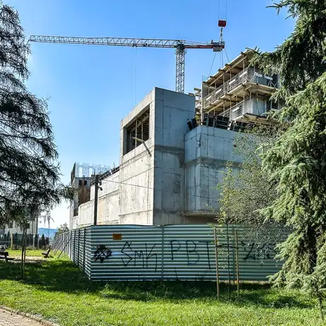 Rzeszów - Budowa 17-piętrowego wieżowca przy rondzie Pobitno [wrzesień 2025] - fot 11