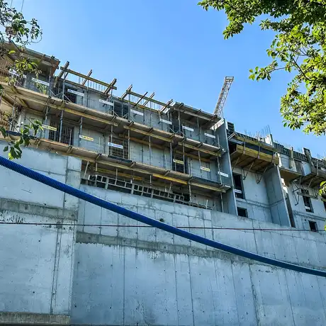 Rzeszów - Budowa 17-piętrowego wieżowca przy rondzie Pobitno [wrzesień 2025] - fot 12