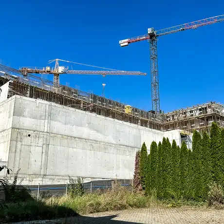 Rzeszów - Budowa 17-piętrowego wieżowca przy rondzie Pobitno [wrzesień 2025] - fot 23