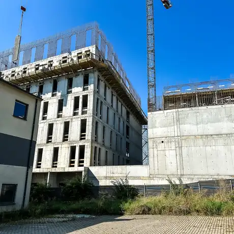 Rzeszów - Budowa 17-piętrowego wieżowca przy rondzie Pobitno [wrzesień 2025] - fot 24