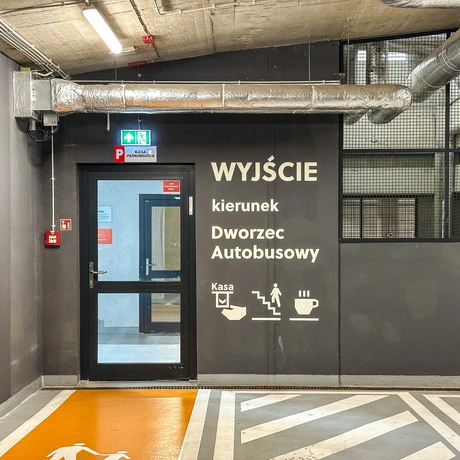 Rzeszów - Budynek i otoczenie dworca PKP Rzeszów Główny po modernizacji (wrzesień 2025) - fot 3