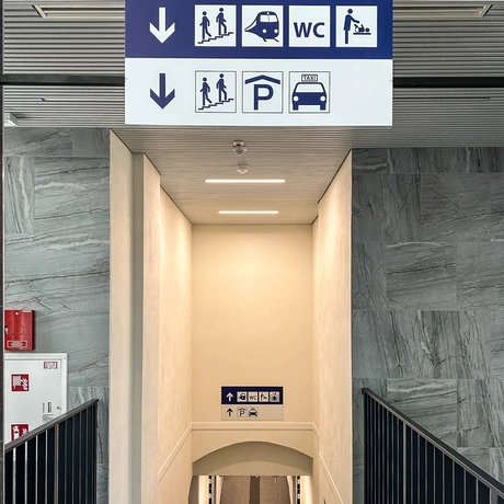 Rzeszów - Budynek i otoczenie dworca PKP Rzeszów Główny po modernizacji (wrzesień 2025) - fot 10