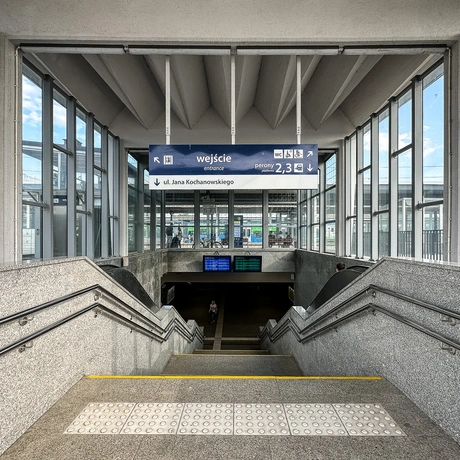 Rzeszów - Budynek i otoczenie dworca PKP Rzeszów Główny po modernizacji (wrzesień 2025) - fot 37