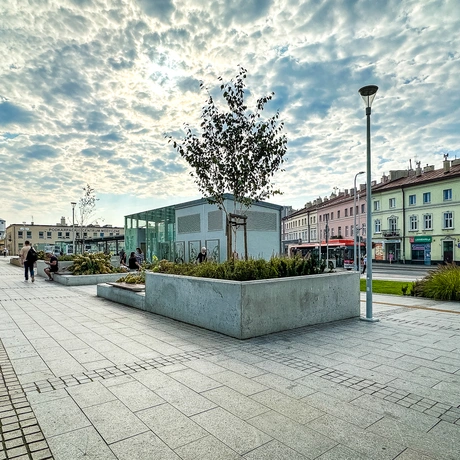 Rzeszów - Budynek i otoczenie dworca PKP Rzeszów Główny po modernizacji (wrzesień 2025) - fot 33
