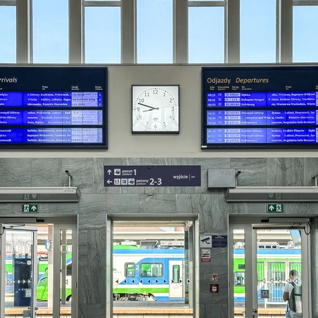Rzeszów - Budynek i otoczenie dworca PKP Rzeszów Główny po modernizacji (wrzesień 2025) - fot 30