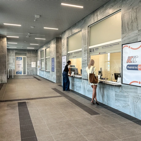Rzeszów - Budynek i otoczenie dworca PKP Rzeszów Główny po modernizacji (wrzesień 2025) - fot 48