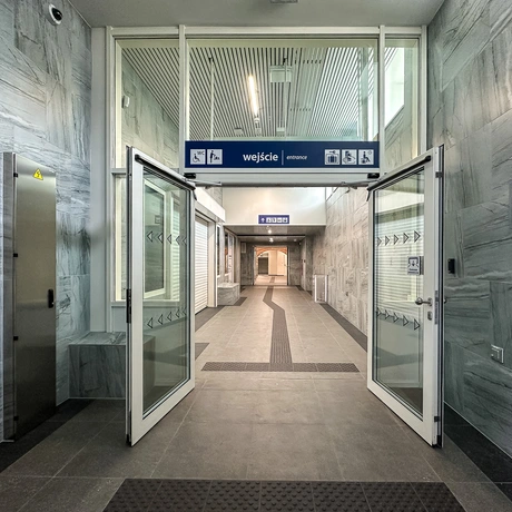 Rzeszów - Budynek i otoczenie dworca PKP Rzeszów Główny po modernizacji (wrzesień 2025) - fot 57