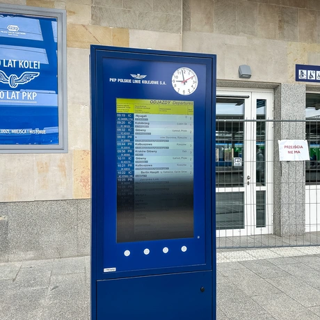 Rzeszów - Budynek i otoczenie dworca PKP Rzeszów Główny po modernizacji (wrzesień 2025) - fot 77