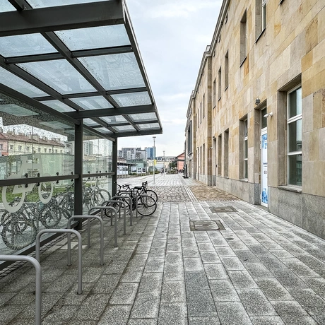 Rzeszów - Budynek i otoczenie dworca PKP Rzeszów Główny po modernizacji (wrzesień 2025) - fot 86