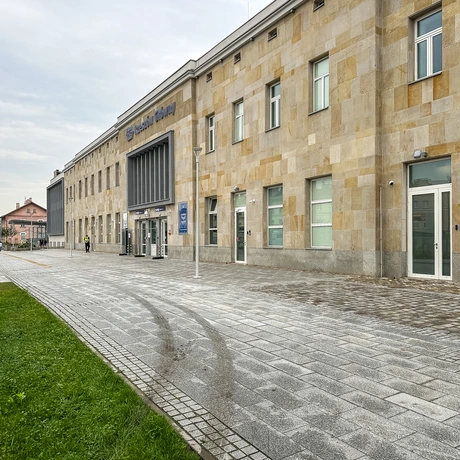 Rzeszów - Budynek i otoczenie dworca PKP Rzeszów Główny po modernizacji (wrzesień 2025) - fot 87