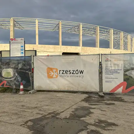 Rzeszów - Budowa Podkarpackiego Centrum Lekkiej Atletyki przy ul. Wyspiańskiego [październik 2025] - fot 10