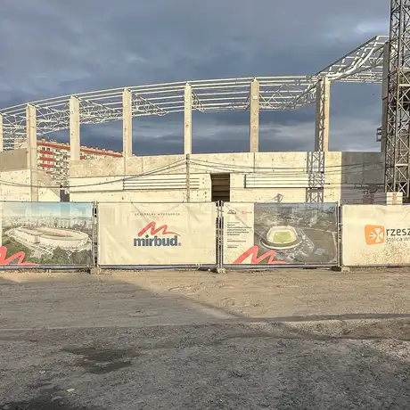 Rzeszów - Budowa Podkarpackiego Centrum Lekkiej Atletyki przy ul. Wyspiańskiego [październik 2025] - fot 14