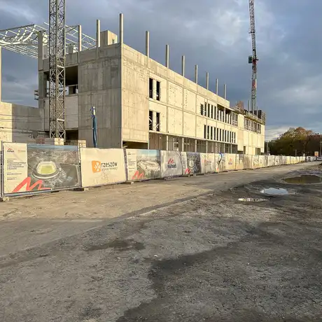 Rzeszów - Budowa Podkarpackiego Centrum Lekkiej Atletyki przy ul. Wyspiańskiego [październik 2025] - fot 15