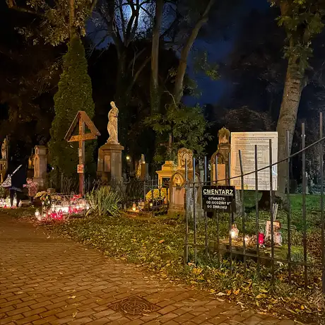 Rzeszów - Noc Wszystkich Świętych na Starym Cmentarzu w Rzeszowie - fot 2