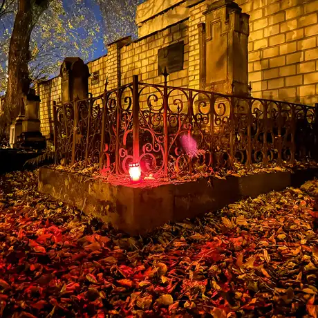 Rzeszów - Noc Wszystkich Świętych na Starym Cmentarzu w Rzeszowie - fot 7