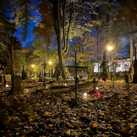 Rzeszów - Noc Wszystkich Świętych na Starym Cmentarzu w Rzeszowie - fot 12