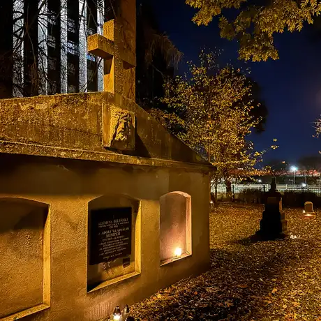 Rzeszów - Noc Wszystkich Świętych na Starym Cmentarzu w Rzeszowie - fot 15