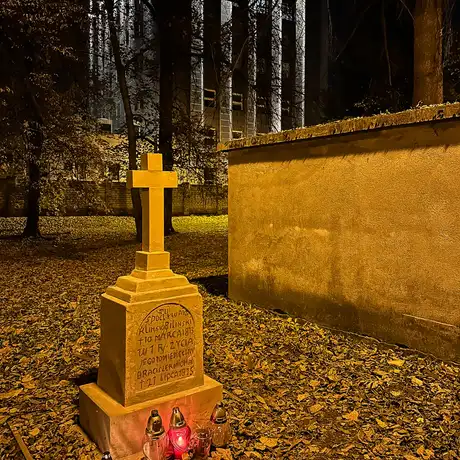 Rzeszów - Noc Wszystkich Świętych na Starym Cmentarzu w Rzeszowie - fot 16