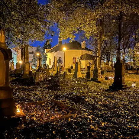 Rzeszów - Noc Wszystkich Świętych na Starym Cmentarzu w Rzeszowie - fot 17