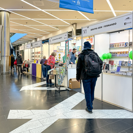 Rzeszów - Świąteczne Targi Książki 2025 w Rzeszowie - fot 42