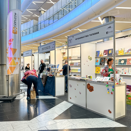 Rzeszów - Świąteczne Targi Książki 2025 w Rzeszowie - fot 36