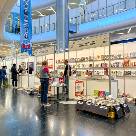 Rzeszów - Świąteczne Targi Książki 2025 w Rzeszowie - fot 31