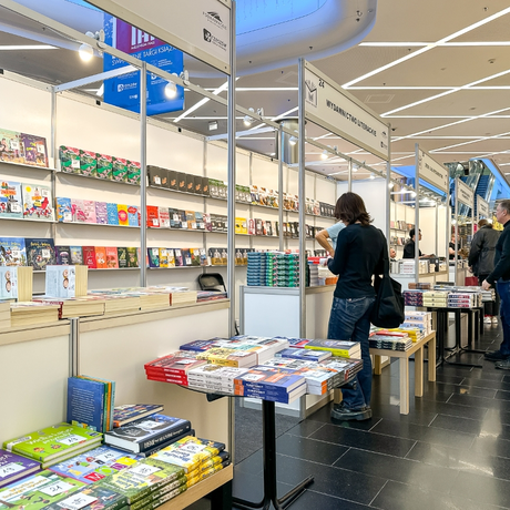 Rzeszów - Świąteczne Targi Książki 2025 w Rzeszowie - fot 34