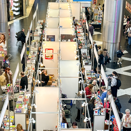 Rzeszów - Świąteczne Targi Książki 2025 w Rzeszowie - fot 12