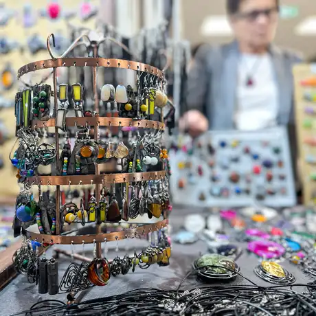 Rzeszów - Listopadowa Giełda Biżuterii i Minerałów w Rzeszowie - fot 17