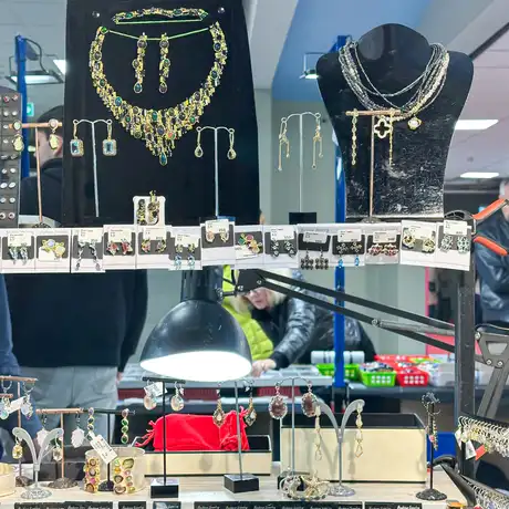 Rzeszów - Listopadowa Giełda Biżuterii i Minerałów w Rzeszowie - fot 15