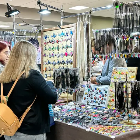 Rzeszów - Listopadowa Giełda Biżuterii i Minerałów w Rzeszowie - fot 38