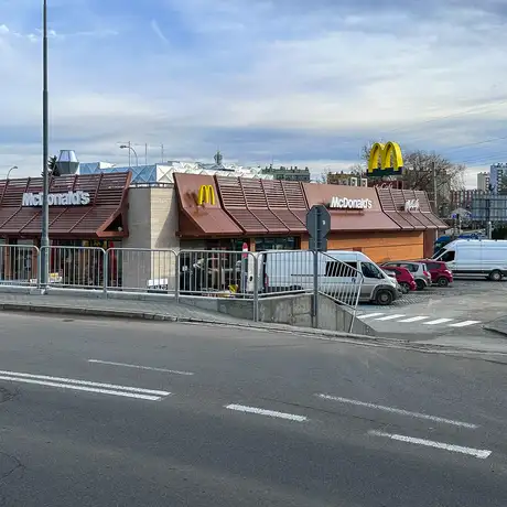 Rzeszów - Budowa McDonald's przy ul. Dębickiej w Rzeszowie [grudzień 2025] - fot 13