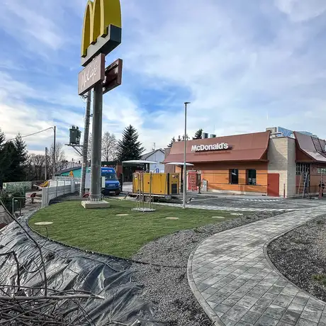 Rzeszów - Budowa McDonald's przy ul. Dębickiej w Rzeszowie [grudzień 2025] - fot 17