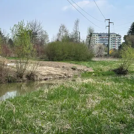 Rzeszów - Budowa kładki nad rzeką Strug na osiedlu Drabinianka [kwiecień 2026] - fot 15